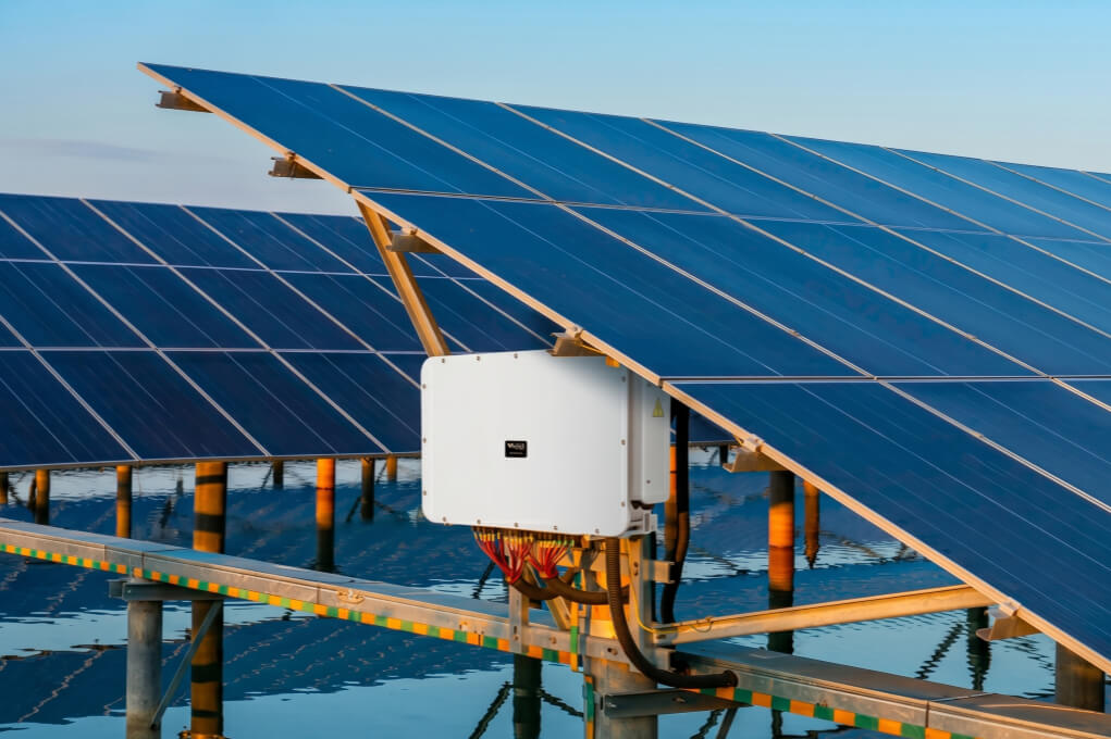how long do solar inverters last