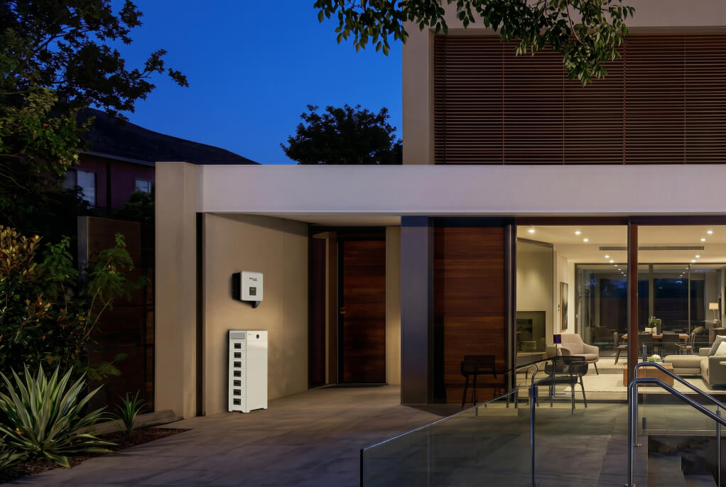 High-Efficiency Solar Inverter