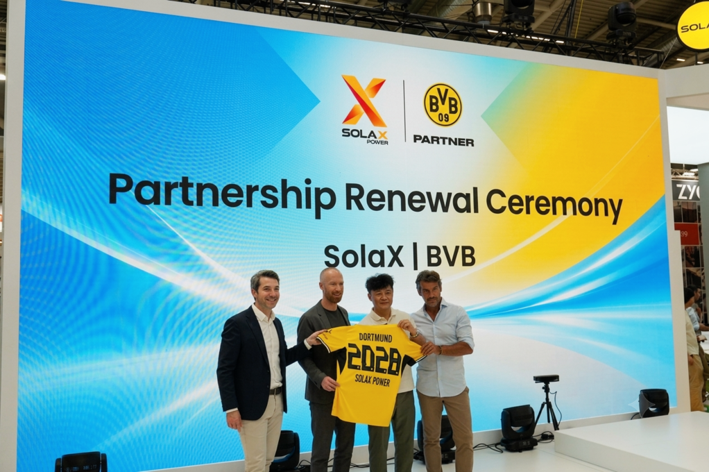SolaX and BNB's Partnership Renewal Ceremony